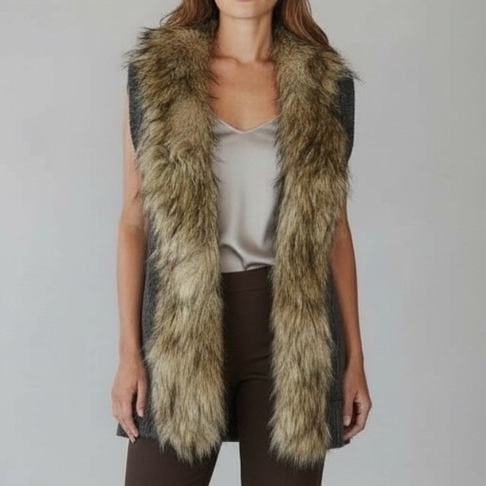 Guess Women's Gray Knit Vest  Gilets Faux Fur Trim Toggle‎ Closure Size L  Chic